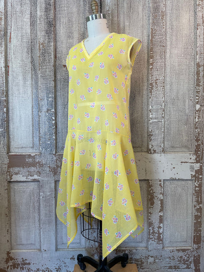 Sleeveless 1920's-Style Dress With Tablecloth Skirt